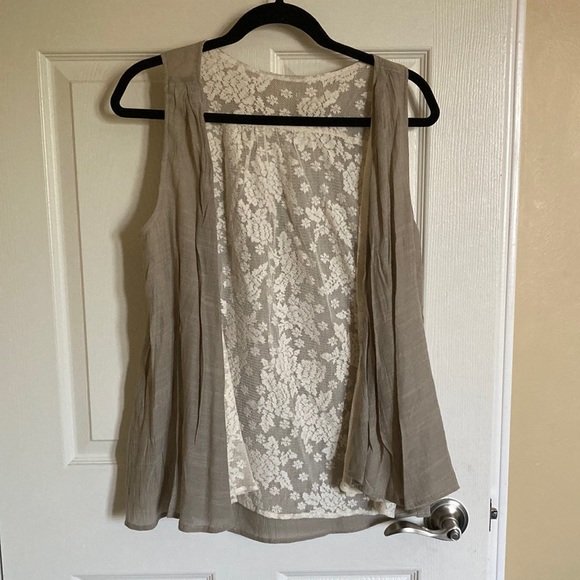 Lace lined Vest - Picture 3 of 8